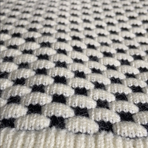 ❤️🆕NWOT TEXTURED KNIT SWEATER❤️ - Picture 5 of 13